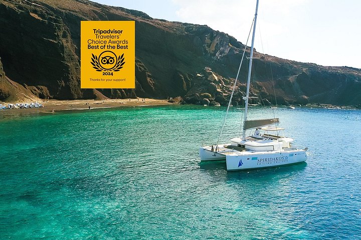 Katamarantur på Santorini med BBQ, öppen bar och fantastisk utsikt över kalderan, foto 32 | wizardtrip