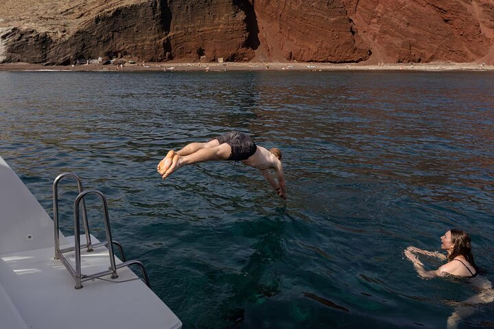 Katamarantur runt Santorini, Grekland, med bad och BBQ, foto 9 | wizardtrip