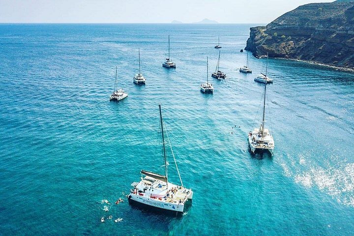 Katamarantur runt Santorini, Grekland, med bad och BBQ, foto 14 | wizardtrip