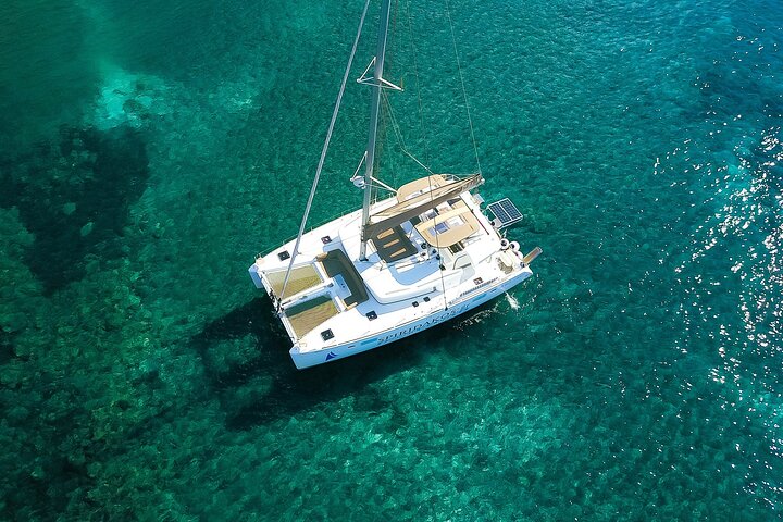 Katamarantur runt Santorini, Grekland, med bad och BBQ, foto 28 | wizardtrip