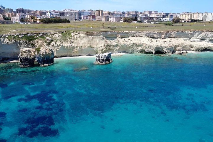 Suggestivo giro in barca intorno all'isola di Ortigia e alle sue grotte marine a Siracusa, Italia, foto 6 | wizardtrip