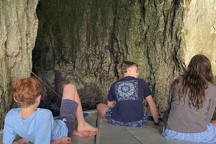 Suggestivo giro in barca intorno all'isola di Ortigia e alle sue grotte marine a Siracusa, Italia, foto 11 | wizardtrip