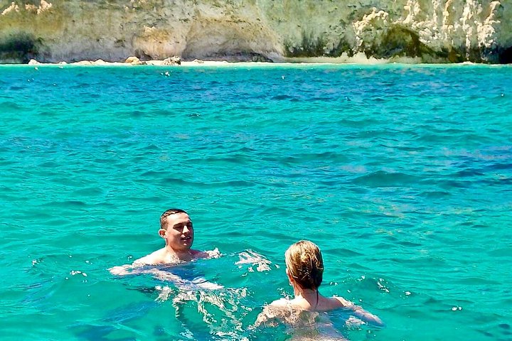 Suggestivo giro in barca intorno all'isola di Ortigia e alle sue grotte marine a Siracusa, Italia, foto 12 | wizardtrip