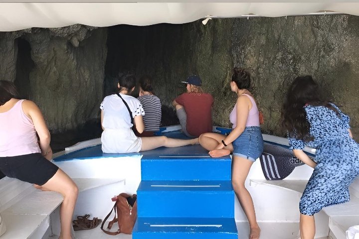 Suggestivo giro in barca intorno all'isola di Ortigia e alle sue grotte marine a Siracusa, Italia, foto 16 | wizardtrip