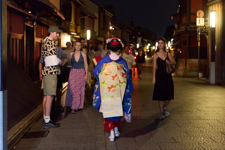 Passeio a pé pelo distrito de Gion em Kyoto com avistamentos de gueixas e maikos, foto 7 | wizardtrip