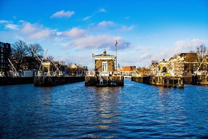 Nyd et naturskønt 90-minutters kanalkrydstogt gennem Amsterdams historiske vandveje på en åben båd, foto 13 | wizardtrip
