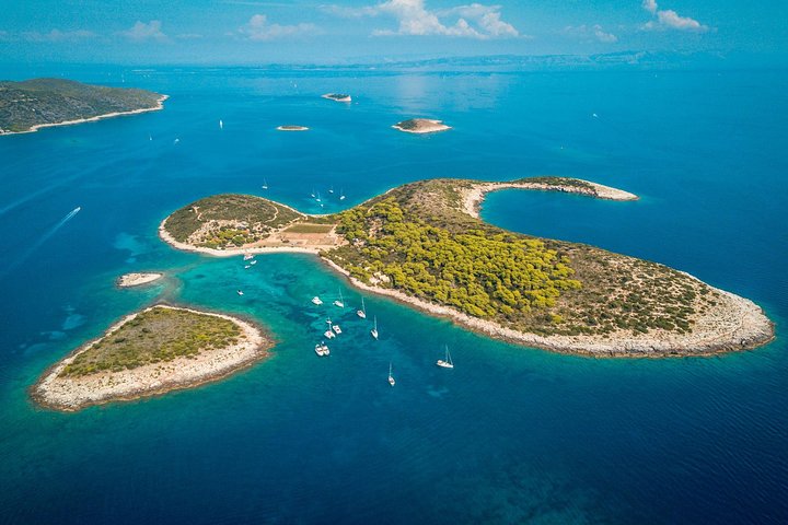 スプリット、クロアチアからの青の洞窟、フヴァル、周辺諸島へのボートツアー、写真7 | wizardtrip