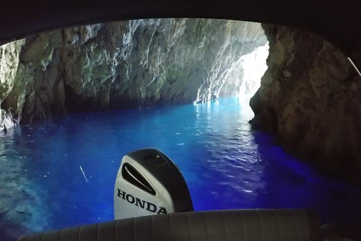 スプリット、クロアチアからの青の洞窟、フヴァル、周辺諸島へのボートツアー、写真8 | wizardtrip