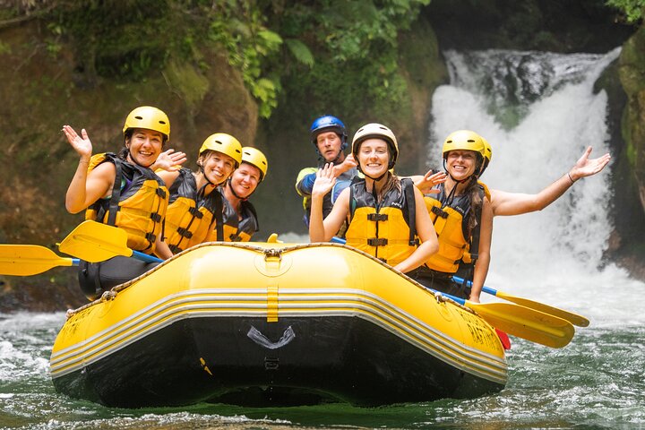 White water rafting eventyr på Kaituna River i Rotorua, New Zealand, med vandfald og strømfald, foto 8 | wizardtrip