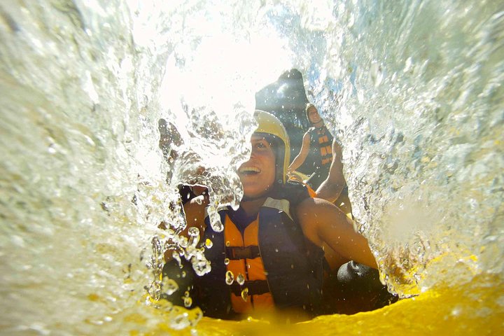 White water rafting eventyr på Kaituna River i Rotorua, New Zealand, med vandfald og strømfald, foto 9 | wizardtrip