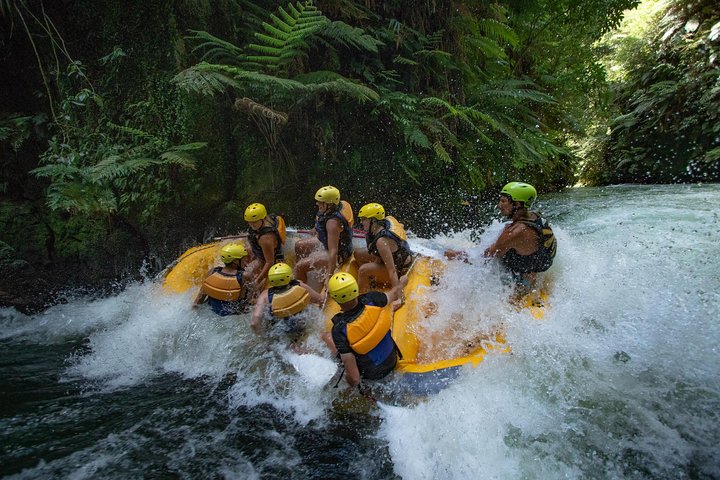 White water rafting eventyr på Kaituna River i Rotorua, New Zealand, med vandfald og strømfald, foto 12 | wizardtrip
