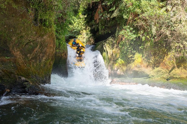 White water rafting eventyr på Kaituna River i Rotorua, New Zealand, med vandfald og strømfald, foto 13 | wizardtrip
