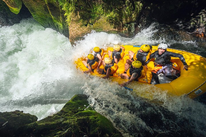 White water rafting eventyr på Kaituna River i Rotorua, New Zealand, med vandfald og strømfald, foto 14 | wizardtrip