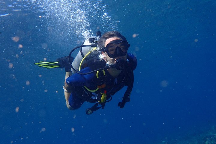 Introductory scuba diving experience in Tulamben, Bali, exploring shipwrecks and coral reefs, photo 24 | wizardtrip