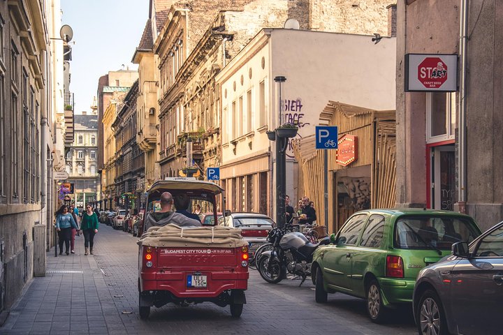 Privat TukTuk-tur, der udforsker Budapests vartegn og skjulte gader, foto 6 | wizardtrip