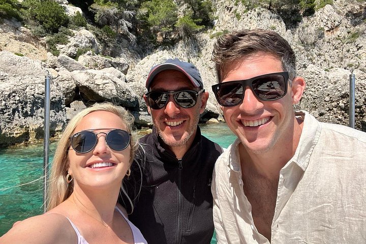 Privat bådtur på Capri: Blå Grotte, Faraglioni & Badestop | wizardtrip