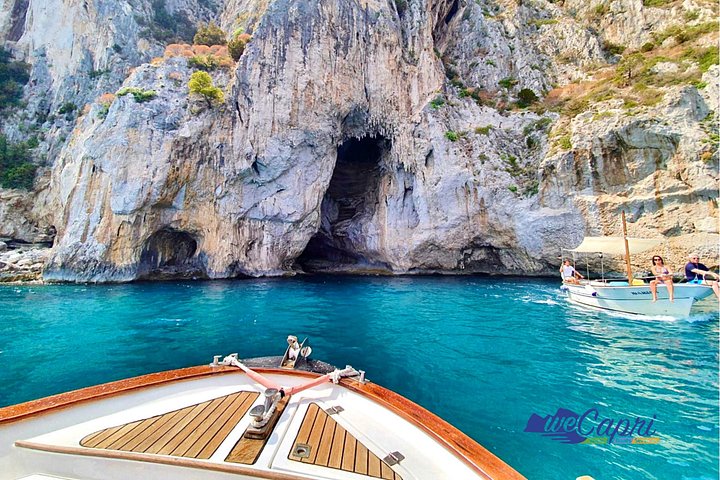 Privé boottocht rond het eiland Capri, Italië, met stops bij grotten en zwemplekken, foto 7 | wizardtrip