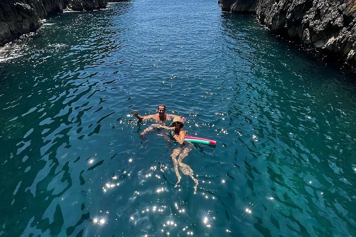 Privé boottocht rond het eiland Capri, Italië, met stops bij grotten en zwemplekken, foto 25 | wizardtrip