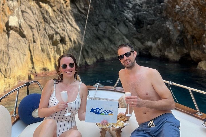 Privé boottocht rond het eiland Capri, Italië, met stops bij grotten en zwemplekken, foto 30 | wizardtrip