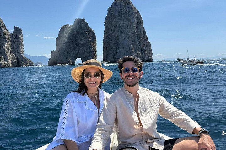 Privé boottocht rond het eiland Capri, Italië, met stops bij grotten en zwemplekken, foto 39 | wizardtrip