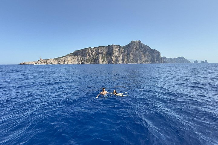 Privé boottocht rond het eiland Capri, Italië, met stops bij grotten en zwemplekken, foto 44 | wizardtrip