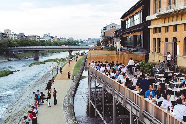 Um passeio noturno guiado por Kyoto, Japão, com degustações de comida local e exploração cultural, foto 7 | wizardtrip