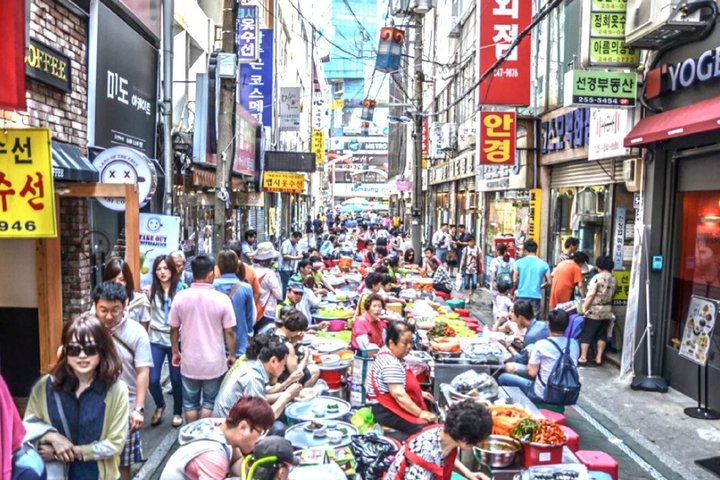 Private tour exploring Busan's landmarks like temples, markets, and coastal views, photo 7 | wizardtrip