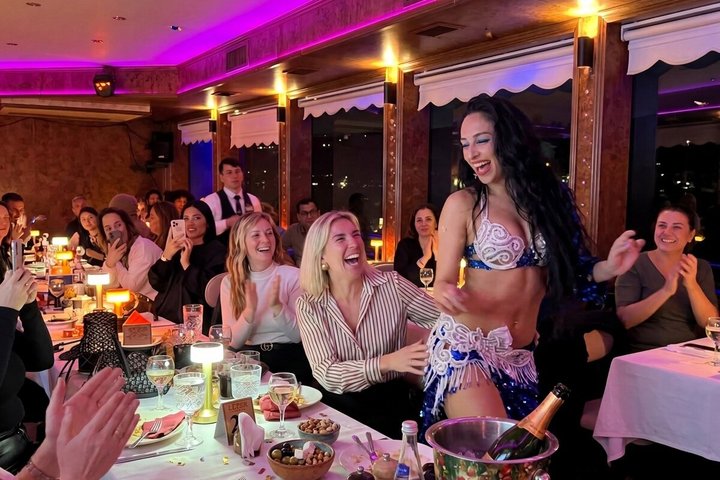 Goditi una lussuosa crociera con cena sul Bosforo di Istanbul, con viste mozzafiato e intrattenimento dal vivo, foto 6 | wizardtrip