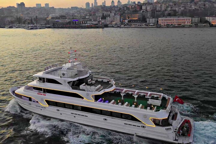 Goditi una lussuosa crociera con cena sul Bosforo di Istanbul, con viste mozzafiato e intrattenimento dal vivo, foto 10 | wizardtrip