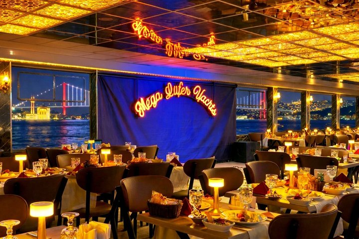 Goditi una lussuosa crociera con cena sul Bosforo di Istanbul, con viste mozzafiato e intrattenimento dal vivo, foto 11 | wizardtrip
