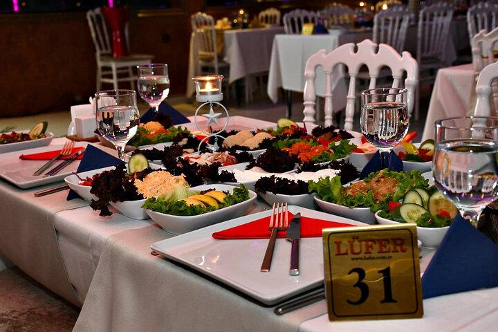 Goditi una lussuosa crociera con cena sul Bosforo di Istanbul, con viste mozzafiato e intrattenimento dal vivo, foto 15 | wizardtrip