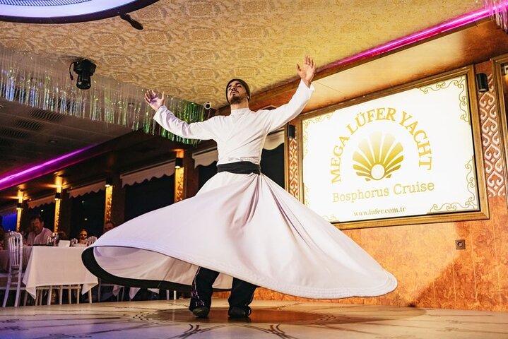 Goditi una lussuosa crociera con cena sul Bosforo di Istanbul, con viste mozzafiato e intrattenimento dal vivo, foto 16 | wizardtrip