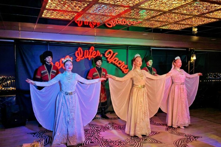 Goditi una lussuosa crociera con cena sul Bosforo di Istanbul, con viste mozzafiato e intrattenimento dal vivo, foto 18 | wizardtrip