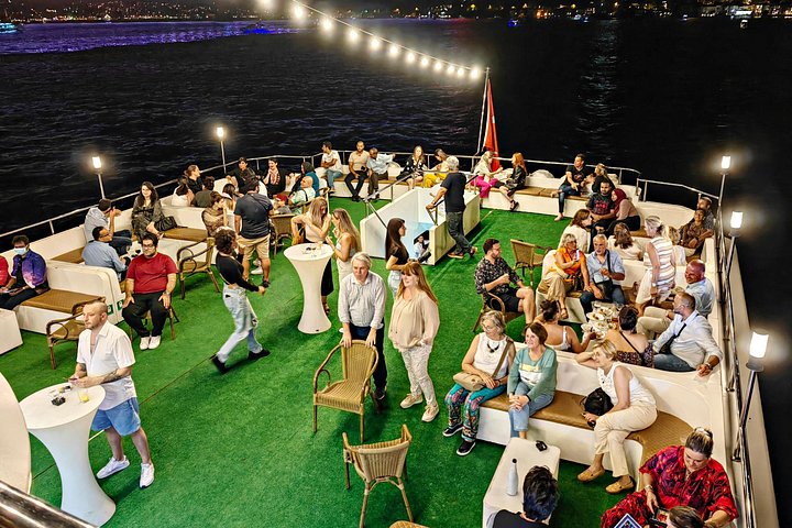 Goditi una lussuosa crociera con cena sul Bosforo di Istanbul, con viste mozzafiato e intrattenimento dal vivo, foto 20 | wizardtrip
