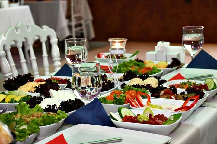Goditi una lussuosa crociera con cena sul Bosforo di Istanbul, con viste mozzafiato e intrattenimento dal vivo, foto 25 | wizardtrip