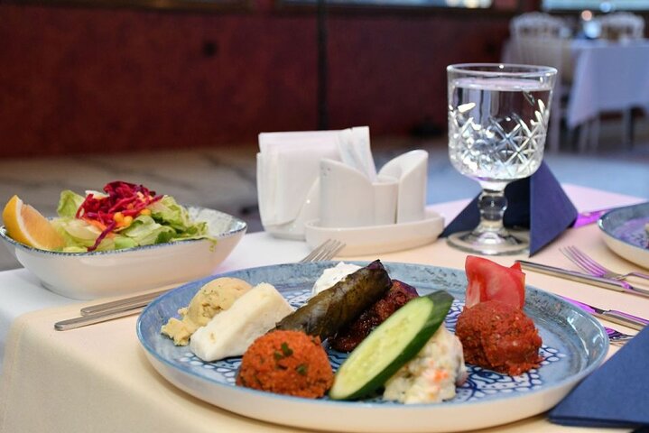 Goditi una lussuosa crociera con cena sul Bosforo di Istanbul, con viste mozzafiato e intrattenimento dal vivo, foto 26 | wizardtrip