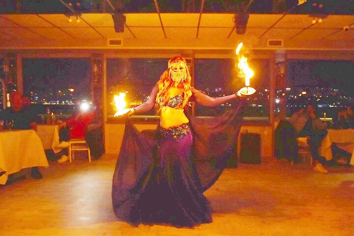 Goditi una lussuosa crociera con cena sul Bosforo di Istanbul, con viste mozzafiato e intrattenimento dal vivo, foto 34 | wizardtrip
