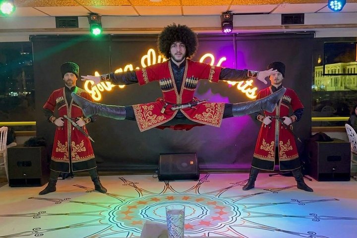 Goditi una lussuosa crociera con cena sul Bosforo di Istanbul, con viste mozzafiato e intrattenimento dal vivo, foto 36 | wizardtrip