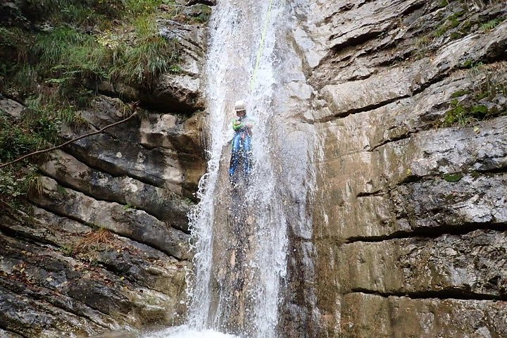 Beginnerskloofavontuur met sprongen en glijbanen in de schilderachtige natuur rond het Gardameer, foto 6 | wizardtrip