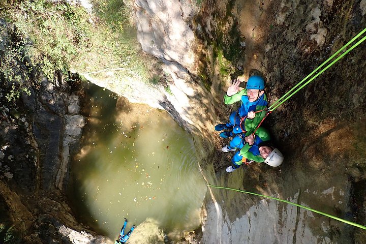 Beginnerskloofavontuur met sprongen en glijbanen in de schilderachtige natuur rond het Gardameer, foto 7 | wizardtrip