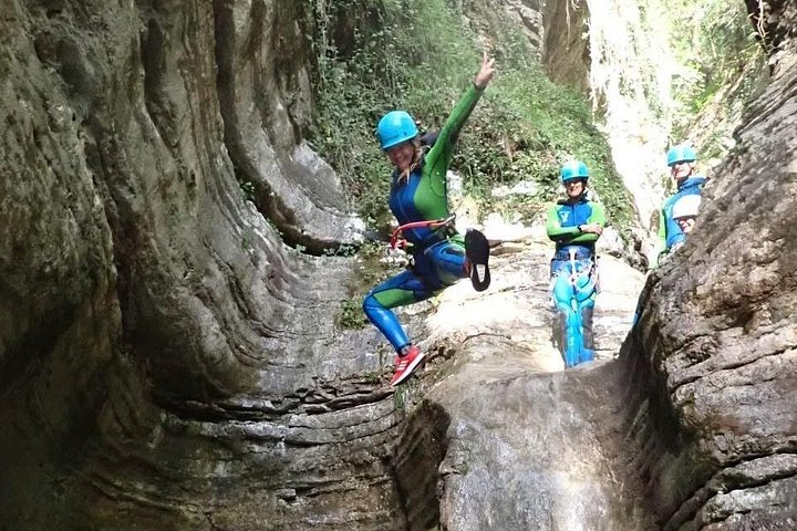Beginnerskloofavontuur met sprongen en glijbanen in de schilderachtige natuur rond het Gardameer, foto 8 | wizardtrip