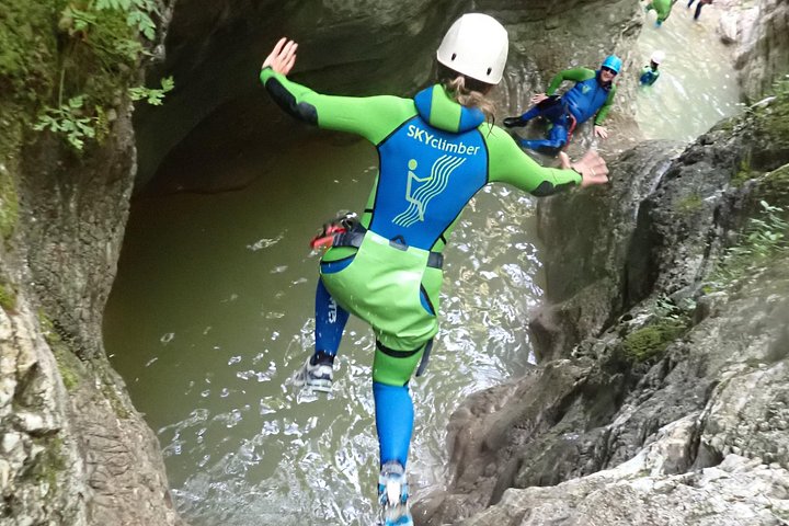Beginnerskloofavontuur met sprongen en glijbanen in de schilderachtige natuur rond het Gardameer, foto 9 | wizardtrip