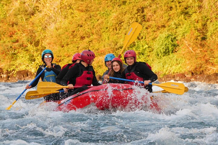 Forsränningsäventyr på Petrohuéälven i Puerto Varas, Chile, med forsar och fantastiska landskap, foto 8 | wizardtrip