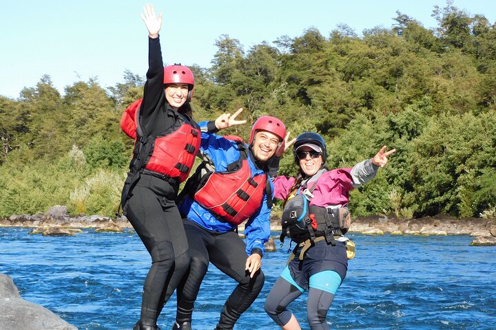 Forsränningsäventyr på Petrohuéälven i Puerto Varas, Chile, med forsar och fantastiska landskap, foto 9 | wizardtrip