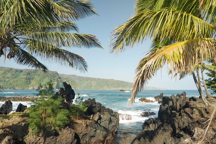 Schilderachtige uitzichten op Maui's Road to Hana, inclusief watervallen, stranden en weelderige landschappen, foto 12 | wizardtrip