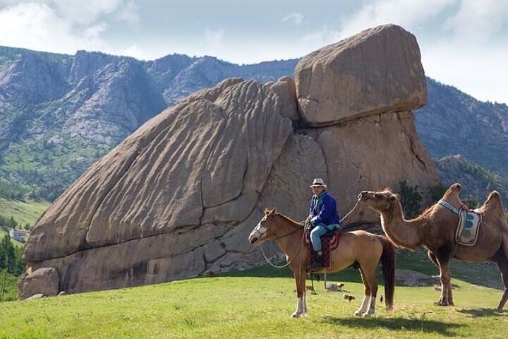 Ervaar de Mongoolse cultuur met het Genghis Khan standbeeld, Terelj Park, kamelenritten en adelaarsontmoetingen, foto 9 | wizardtrip