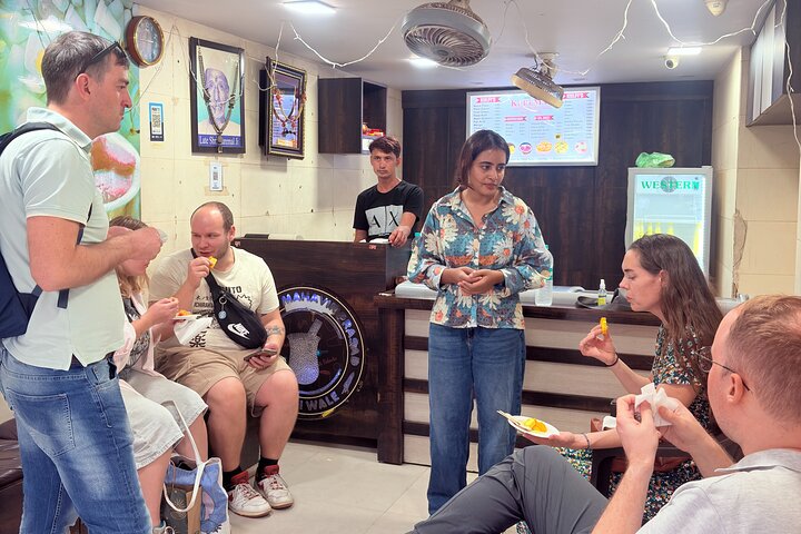 Um vibrante tour gastronômico e de patrimônio pelas ruas e mercados movimentados de Old Delhi, Índia, foto 13 | wizardtrip