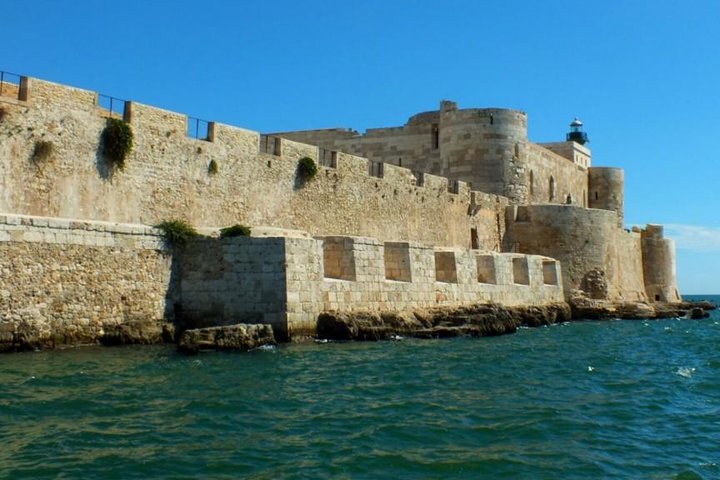 Bootstour zur Erkundung der Insel Ortigia, der Meereshöhlen und der Küste in Syrakus, Sizilien, Foto 7 | wizardtrip