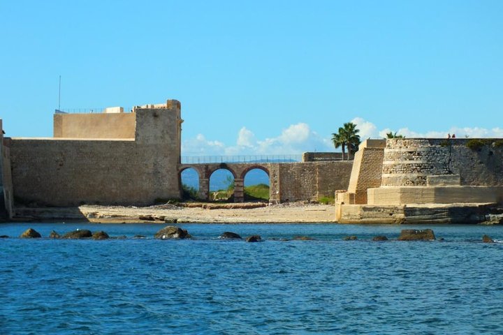 Bootstour zur Erkundung der Insel Ortigia, der Meereshöhlen und der Küste in Syrakus, Sizilien, Foto 9 | wizardtrip