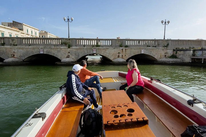 Bootstour zur Erkundung der Insel Ortigia, der Meereshöhlen und der Küste in Syrakus, Sizilien, Foto 18 | wizardtrip